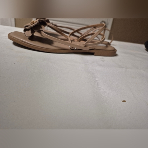 Steve Madden Beige Floral Sandals - Picture 3 of 5